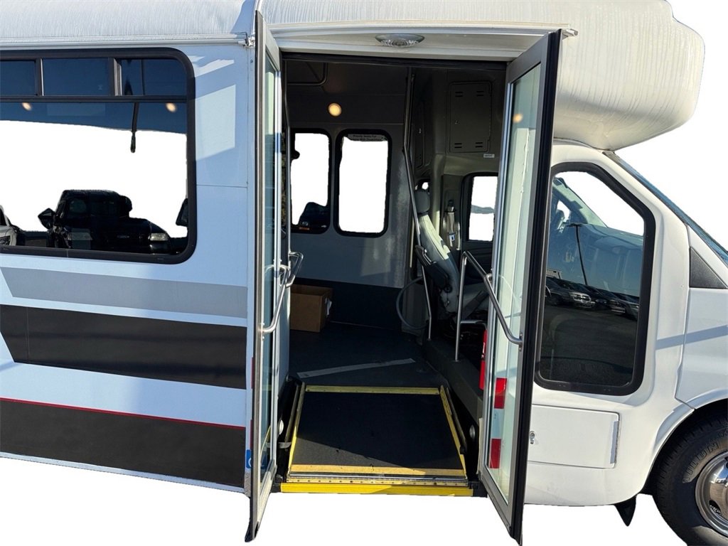 Used 2014 Chevrolet Express 4500 Base w/ Shuttle Bus Package image 9