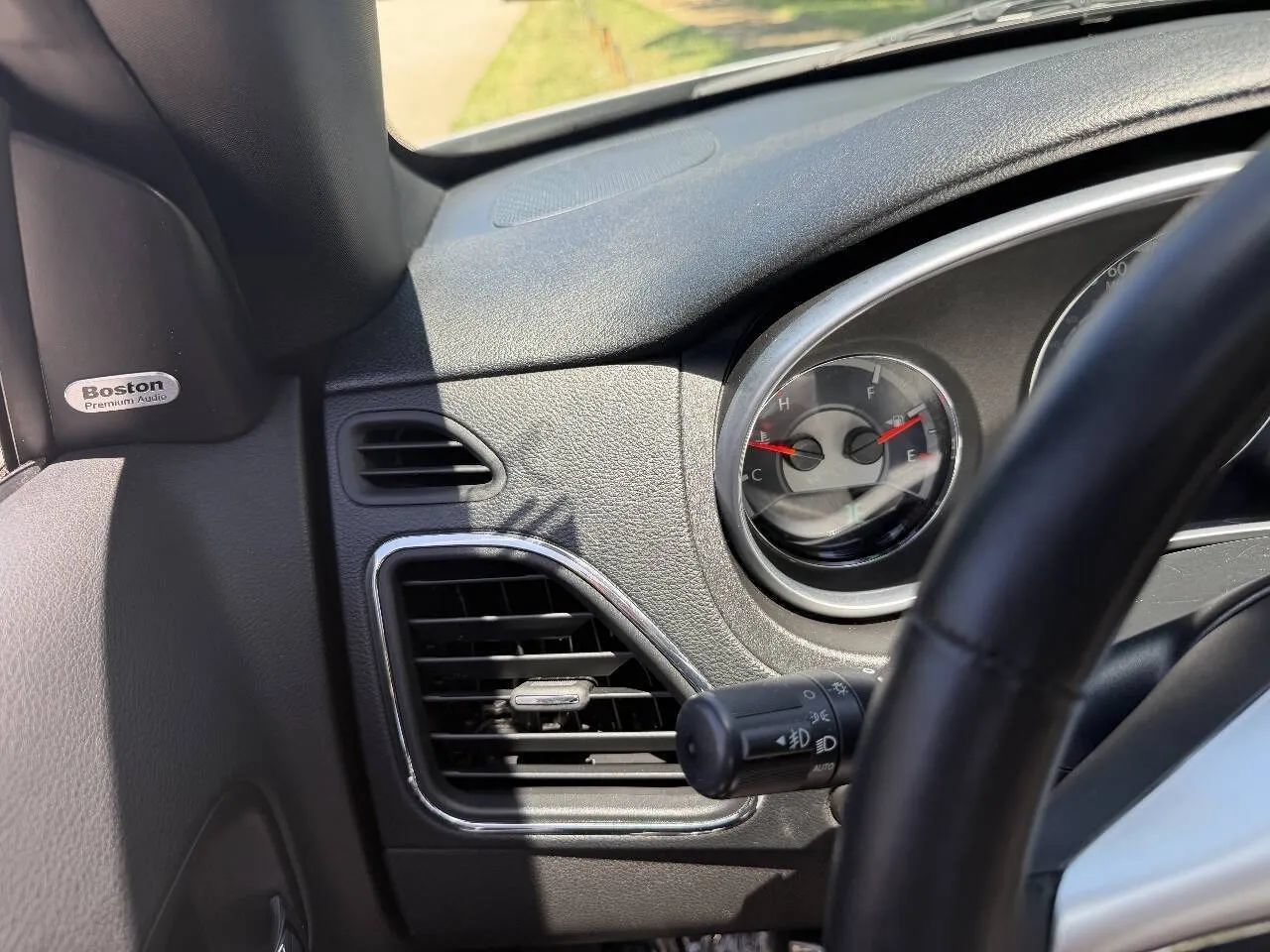 Used 2011 Chrysler 200 Limited FWD image 23