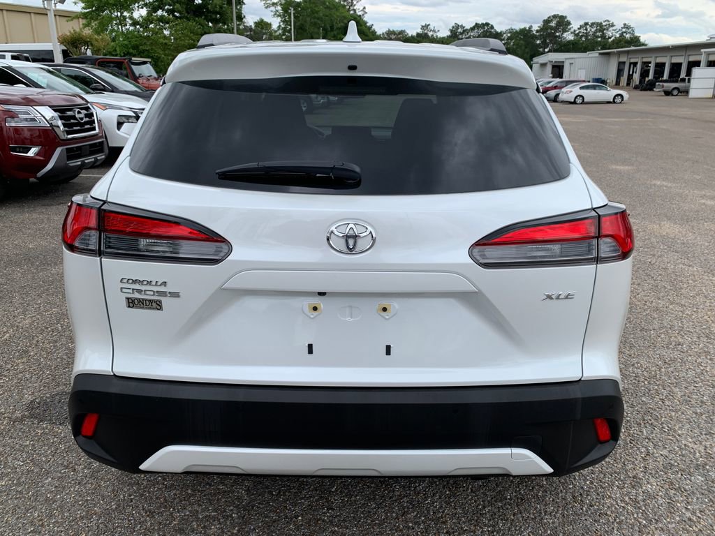 Used 2023 Toyota Corolla Cross XLE w/ Convenience Package FWD image 7