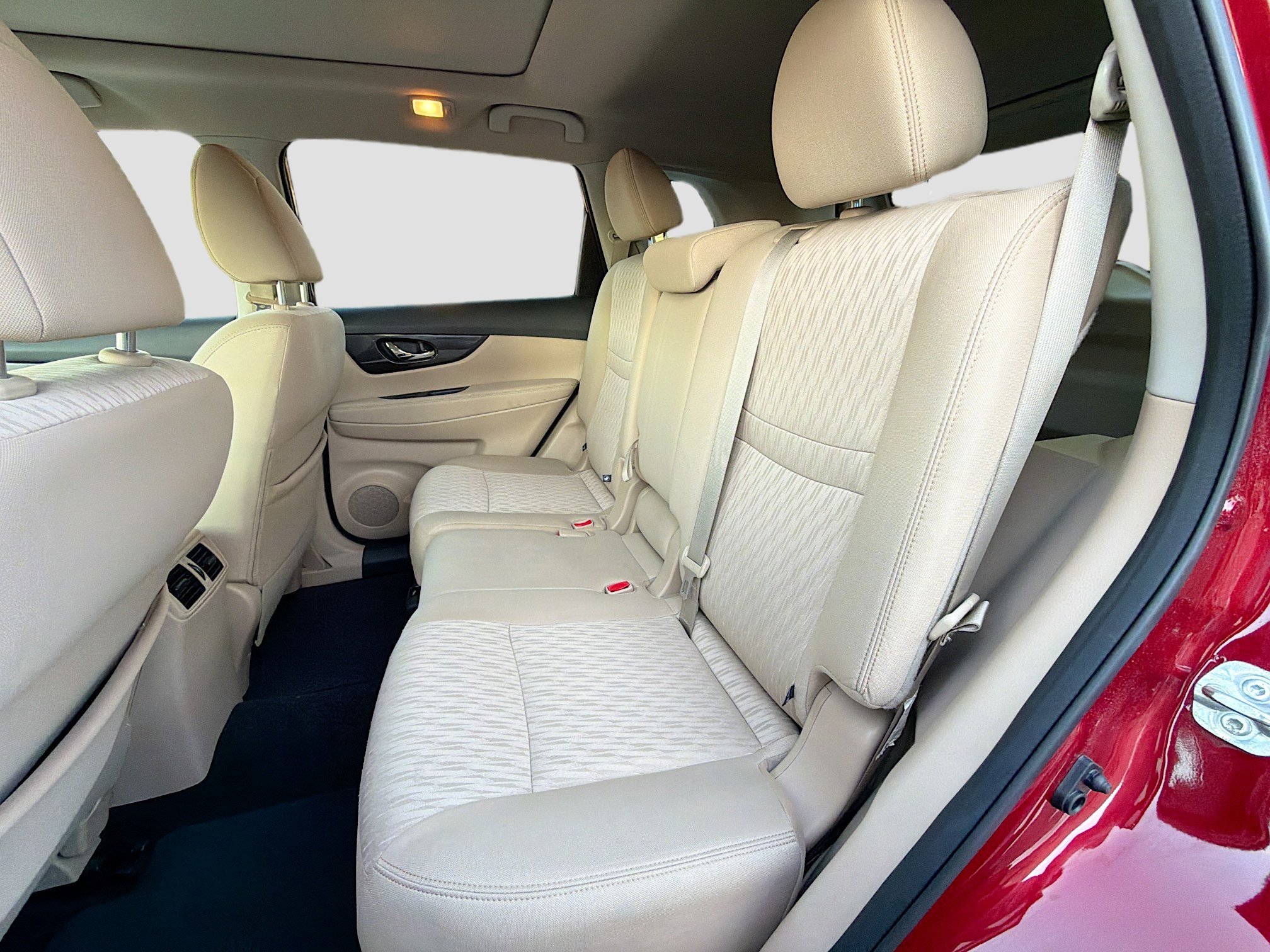 Used 2018 Nissan Rogue SV w/ Sun & Sound Touring Package image 20