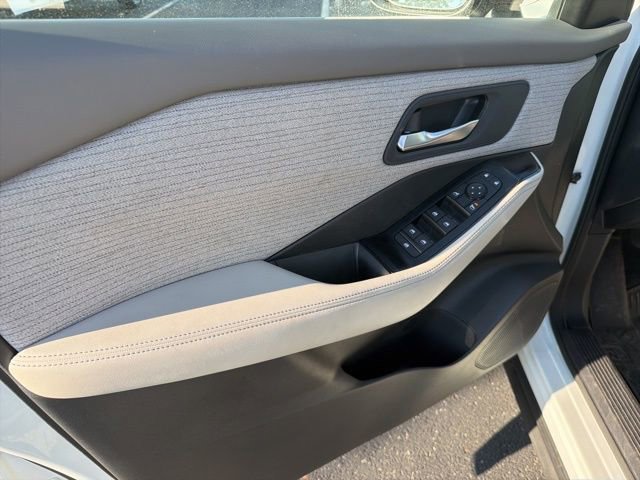 Used 2023 Nissan Rogue SV AWD/4WD image 17