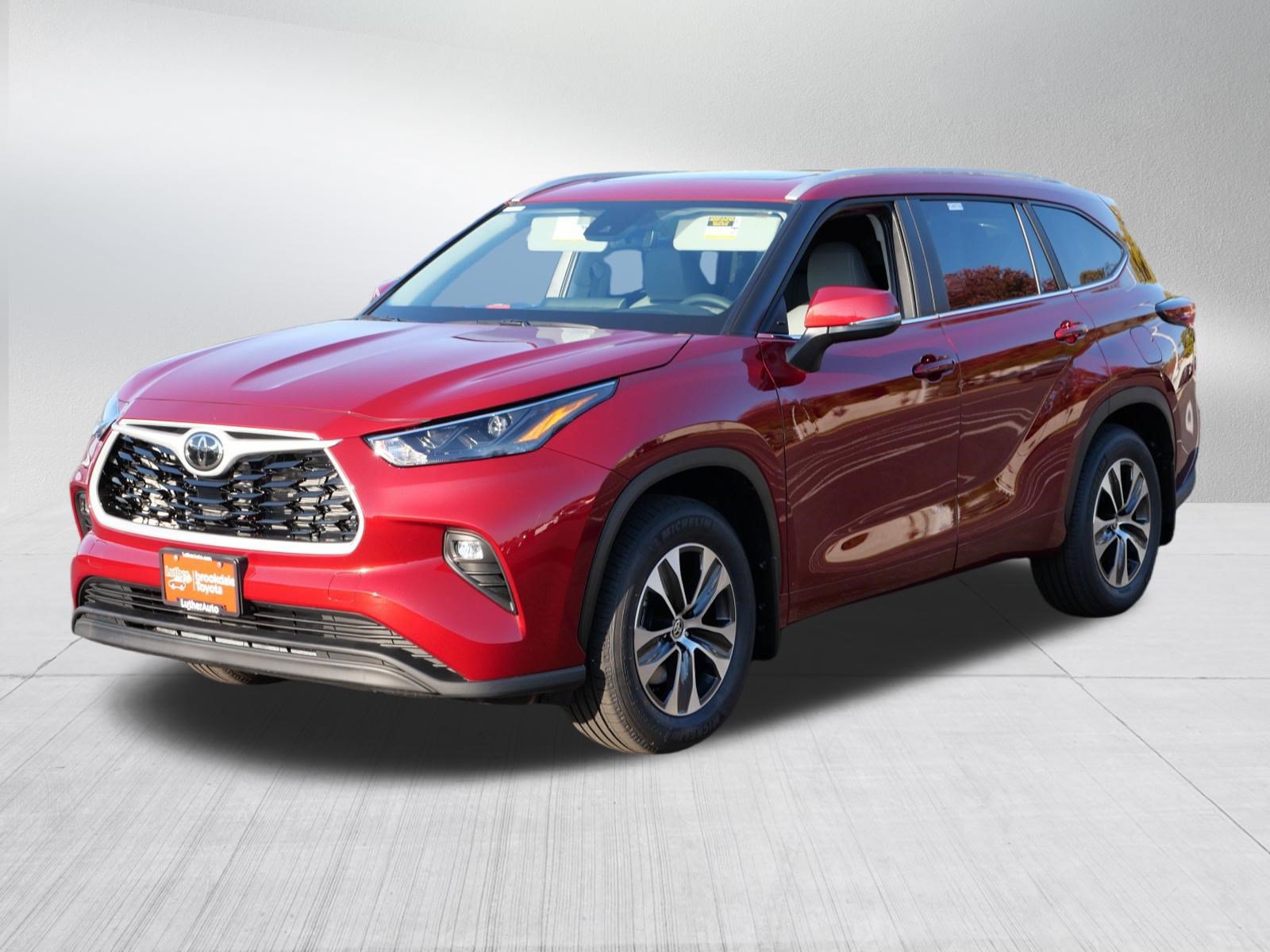 Certified 2026 Toyota Highlander XLE AWD/4WD image 3