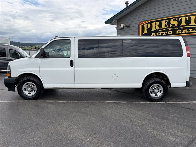 Used 2016 Chevrolet Express 3500 LT w/ LT Preferred Equipment Group RWD image 9