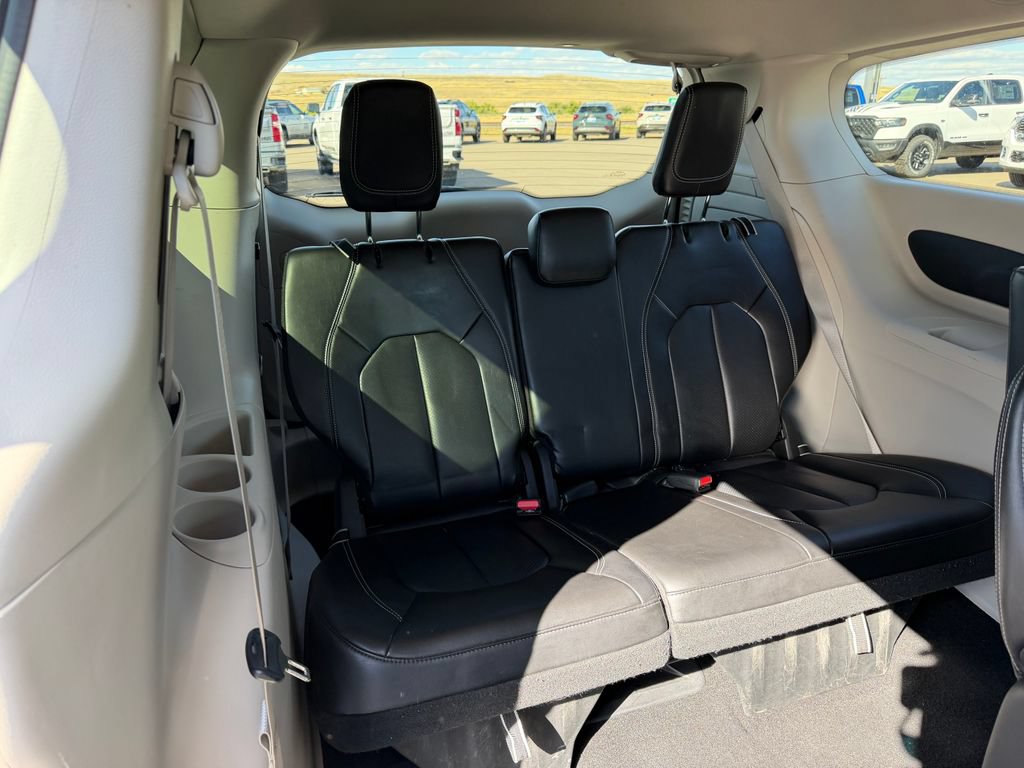 Used 2023 Chrysler Pacifica Touring-L FWD image 22