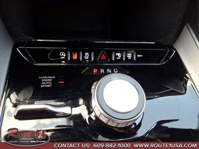 Certified 2024 Jeep Wagoneer Series II AWD/4WD image 40