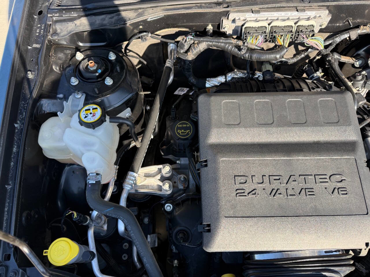 Used 2011 Ford Escape XLT image 12