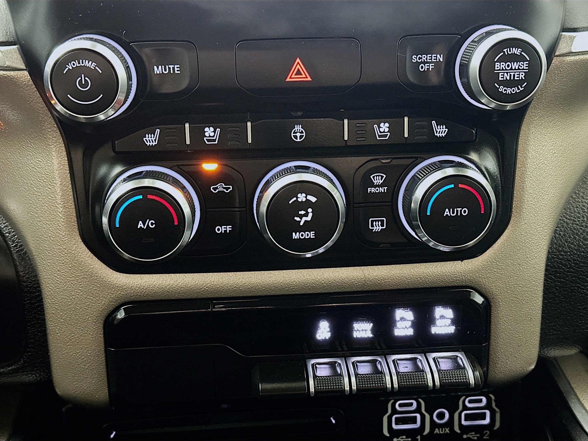 Used 2019 RAM 1500 Laramie AWD/4WD image 15
