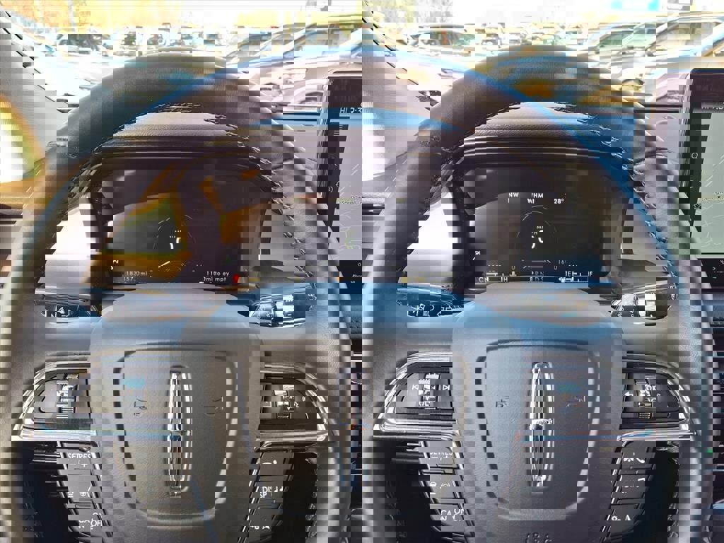 Used 2023 Lincoln Nautilus Reserve w/ Equipment Group 201A image 17