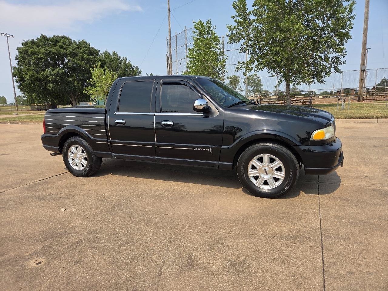 Used 2002 Lincoln Blackwood RWD image 23