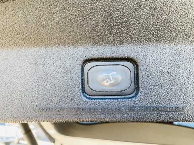 Used 2018 Ford Explorer XLT w/ Equipment Group 202A image 17