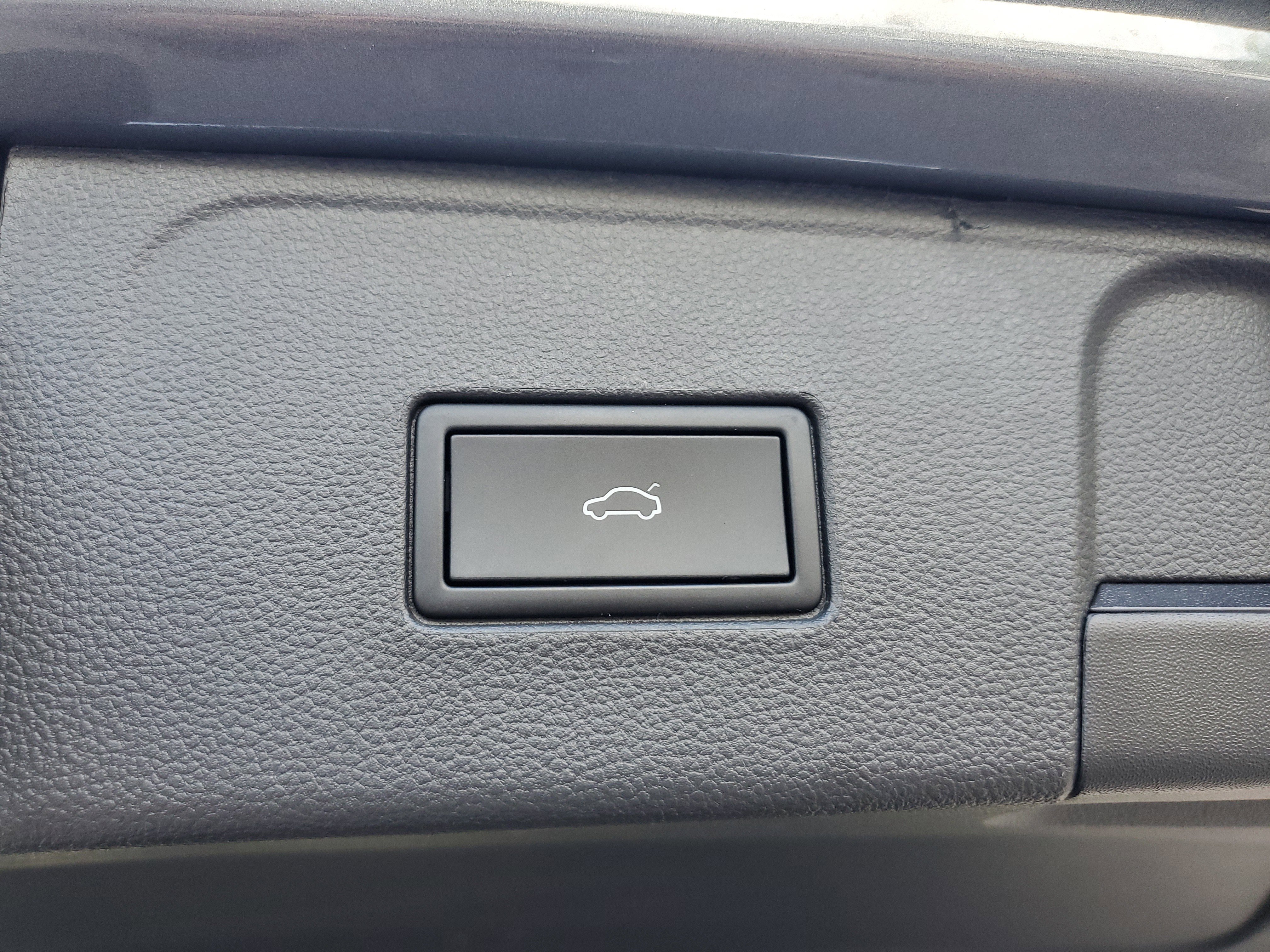 Certified 2022 Volkswagen Atlas SE w/ Panoramic Sunroof Package image 12