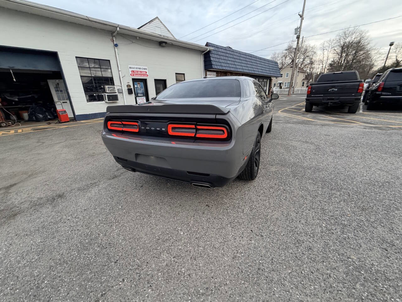 Used 2019 Dodge Challenger SXT image 10