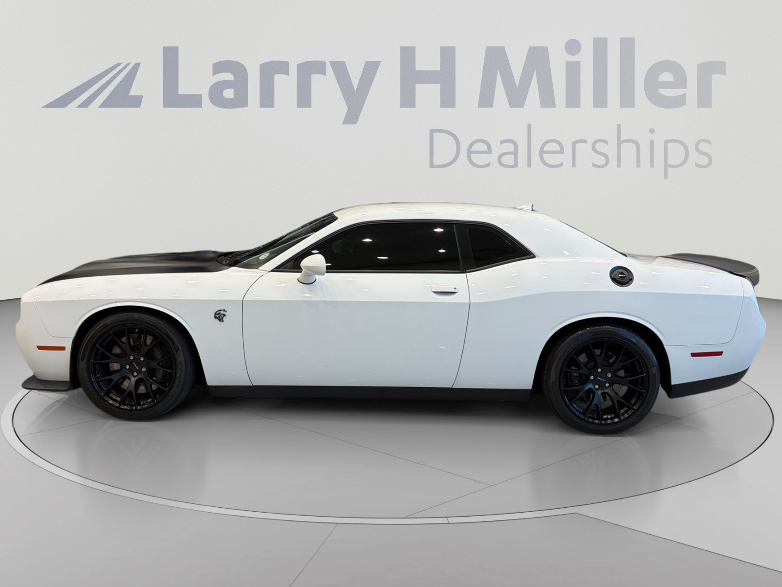 Used 2019 Dodge Challenger SRT Hellcat w/ Plus Package RWD image 2