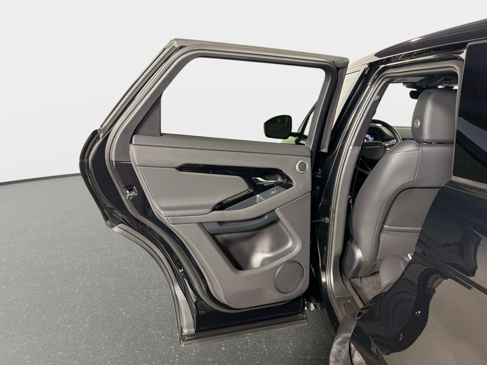 Used 2026 Land Rover Range Rover Evoque S image 29