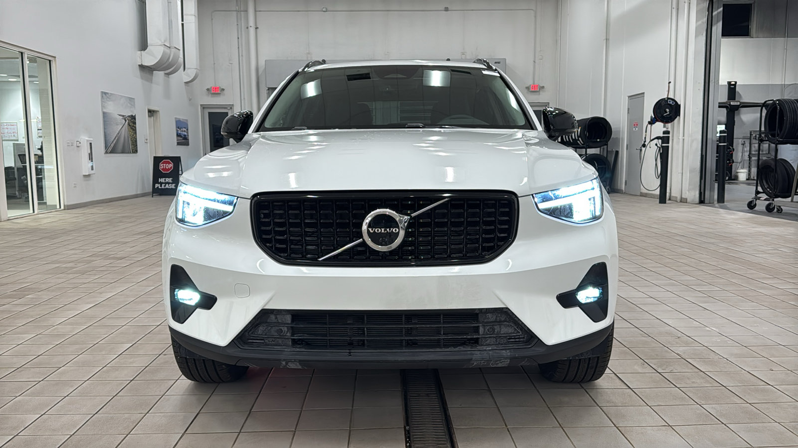 New 2026 Volvo XC40 B5 Plus w/ Protection Package Premier AWD/4WD image 10