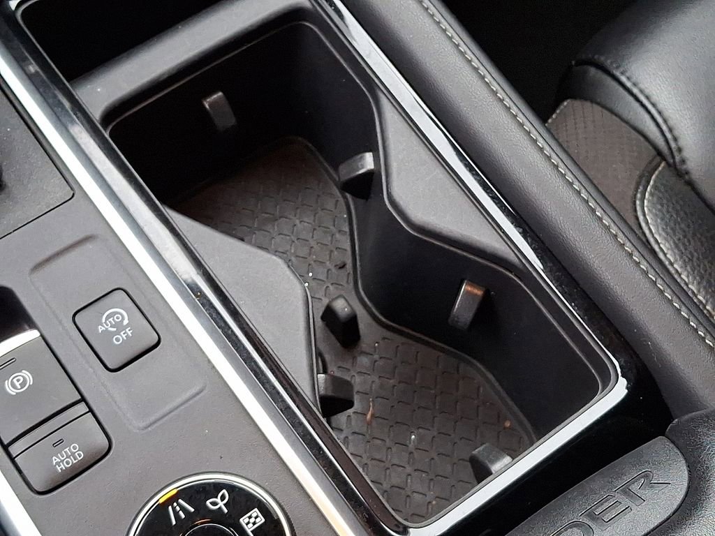 Used 2023 Nissan Pathfinder SL w/ Black Appearance Package image 27