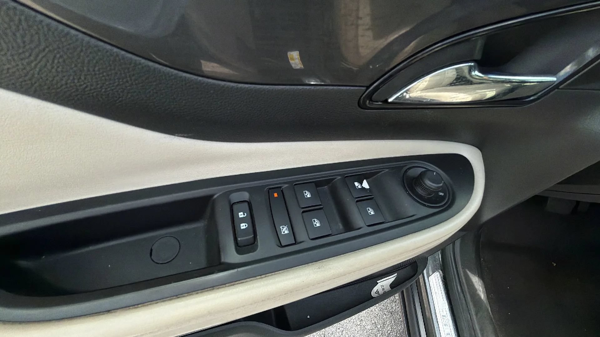 Used 2017 Buick Encore Essence FWD image 14