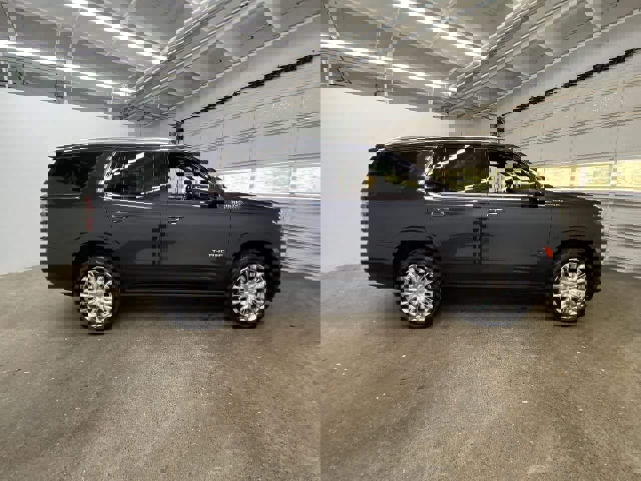 Used 2024 Chevrolet Tahoe High Country w/ Premium Package image 7