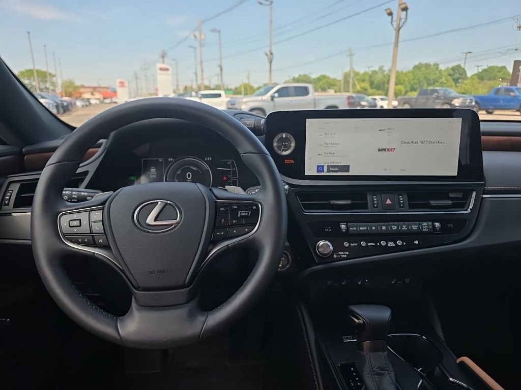 Used 2025 Lexus ES 300h F Sport w/ Accessory Package (Z2) FWD image 14