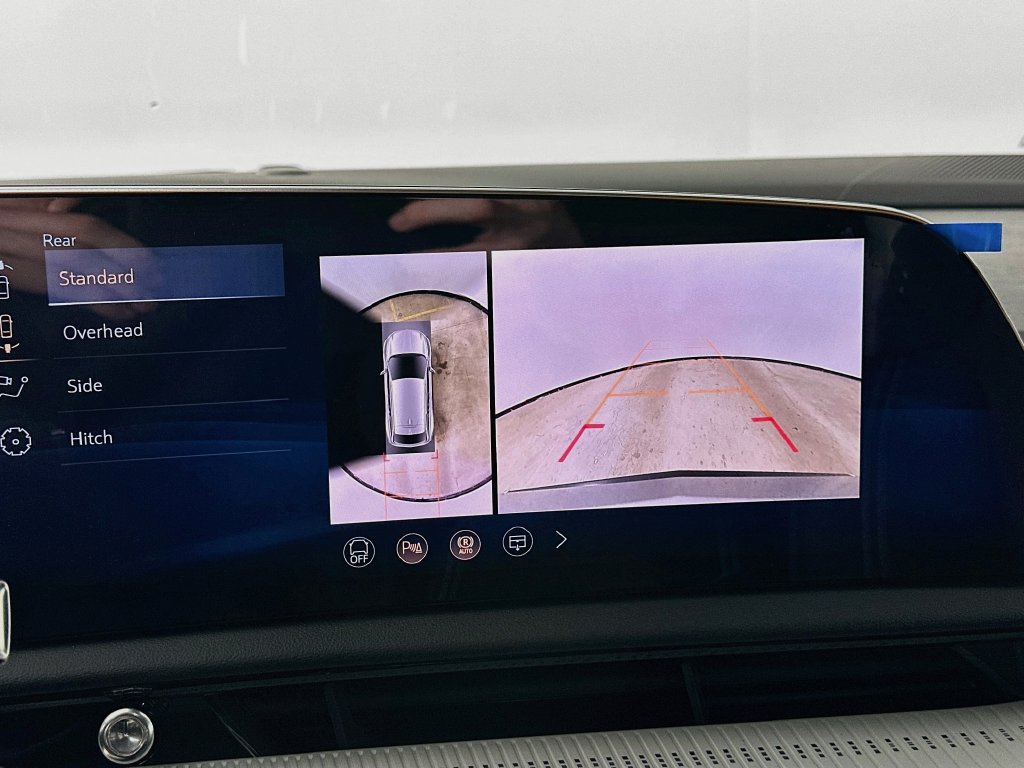 New 2027 Cadillac Optiq Luxury w/ LPO, Floor Liner Package AWD/4WD image 17