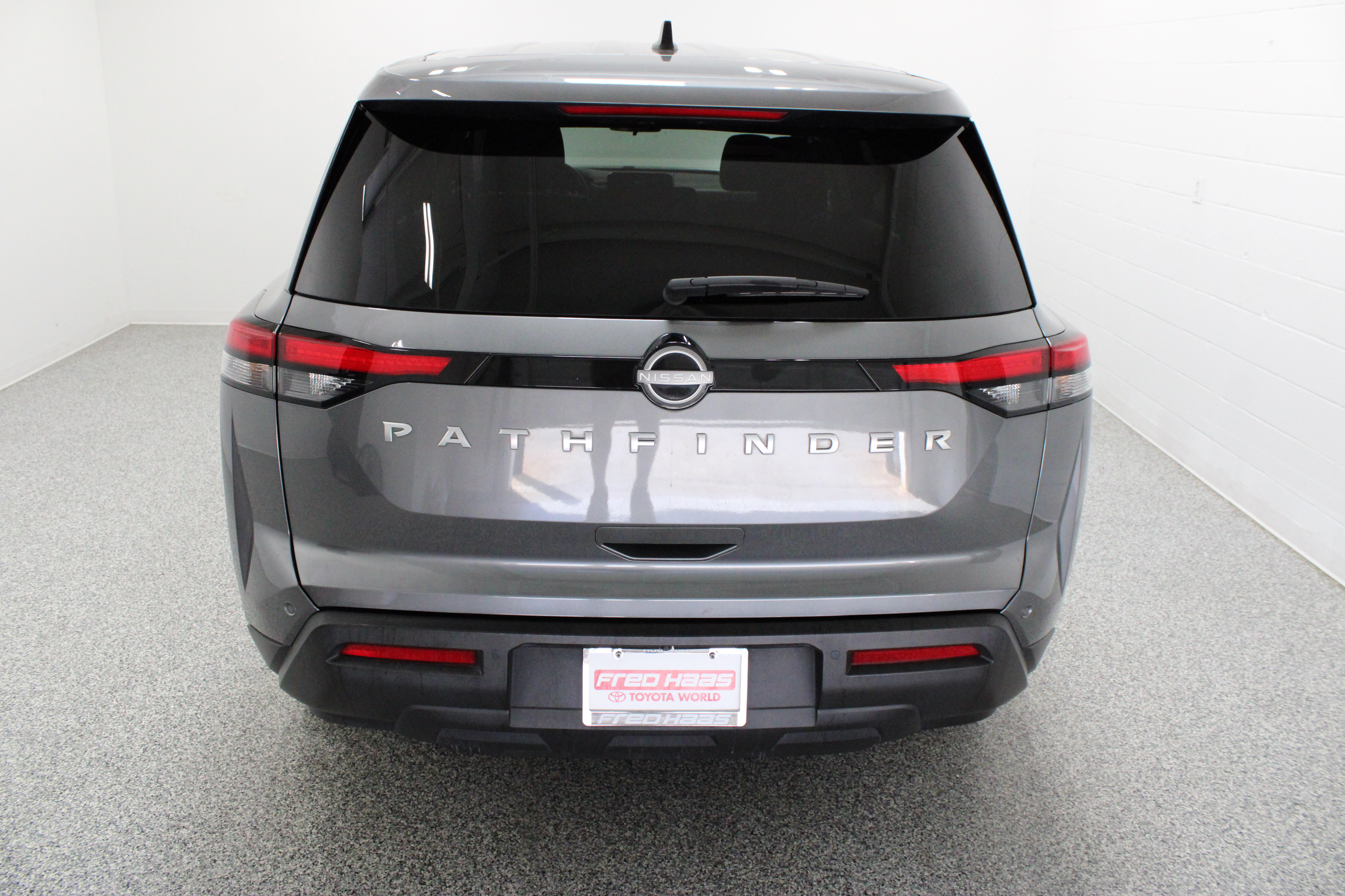 Used 2024 Nissan Pathfinder S FWD image 8