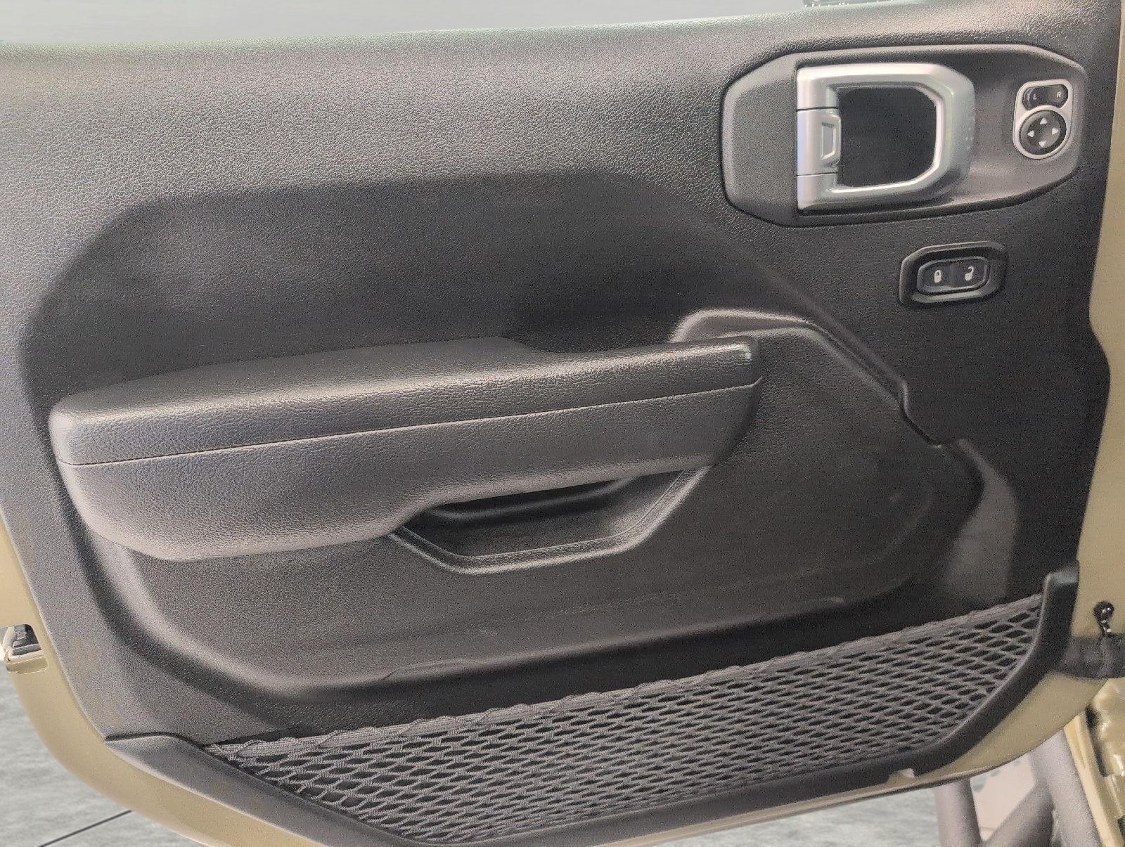Used 2025 Jeep Wrangler Sport AWD/4WD image 25