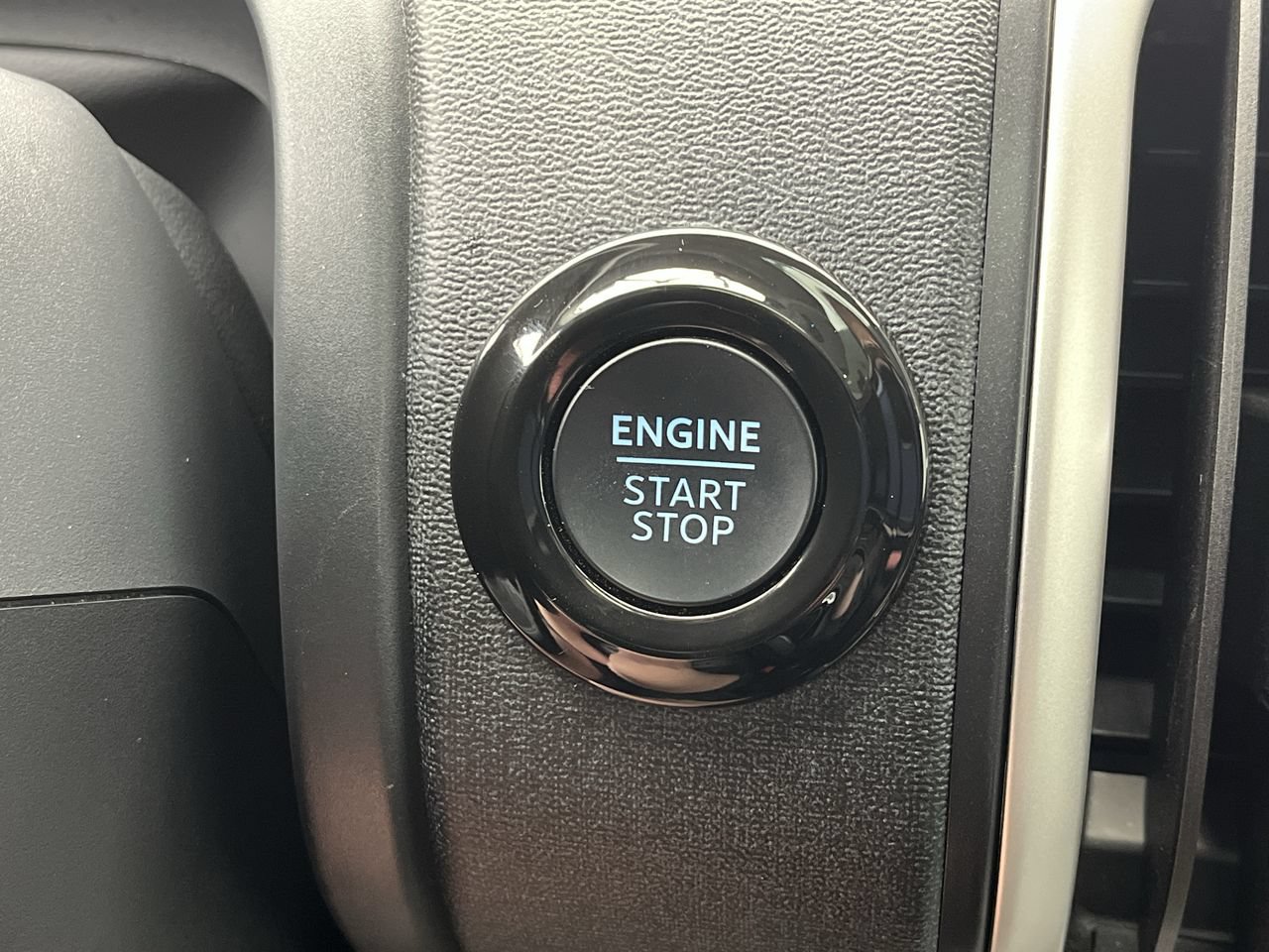 Certified 2025 Ford Expedition Active AWD/4WD image 25
