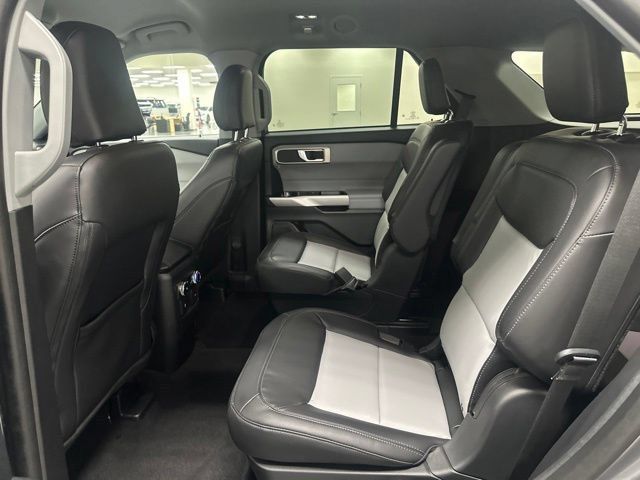 Used 2023 Ford Explorer XLT w/ Equipment Group 202A AWD/4WD image 19