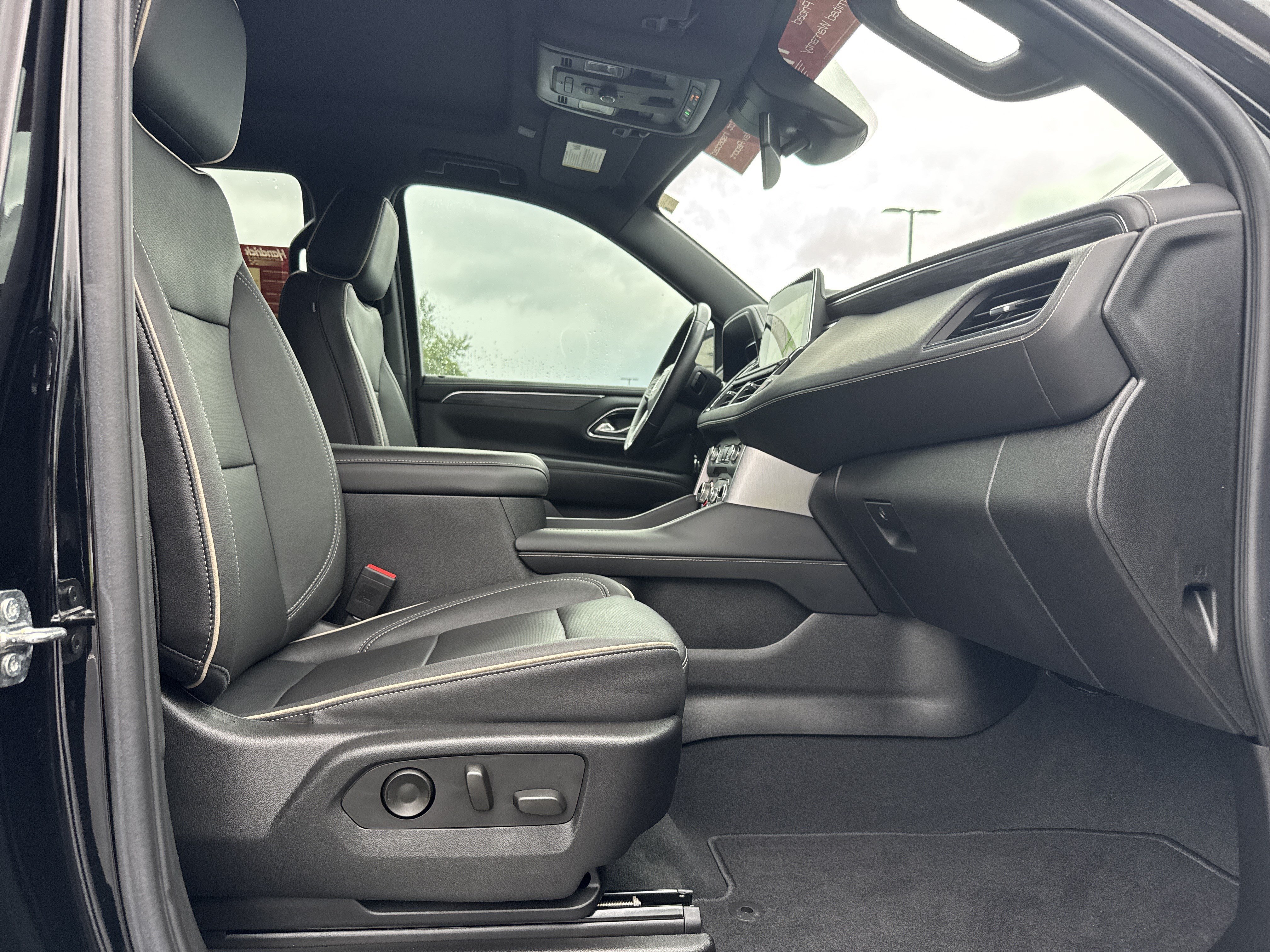 Used 2023 GMC Yukon SLT AWD/4WD image 34
