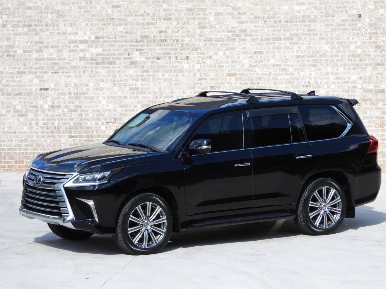 Used 2016 Lexus LX 570 4WD w/ 3rd Row & Luxury Pkg image 33