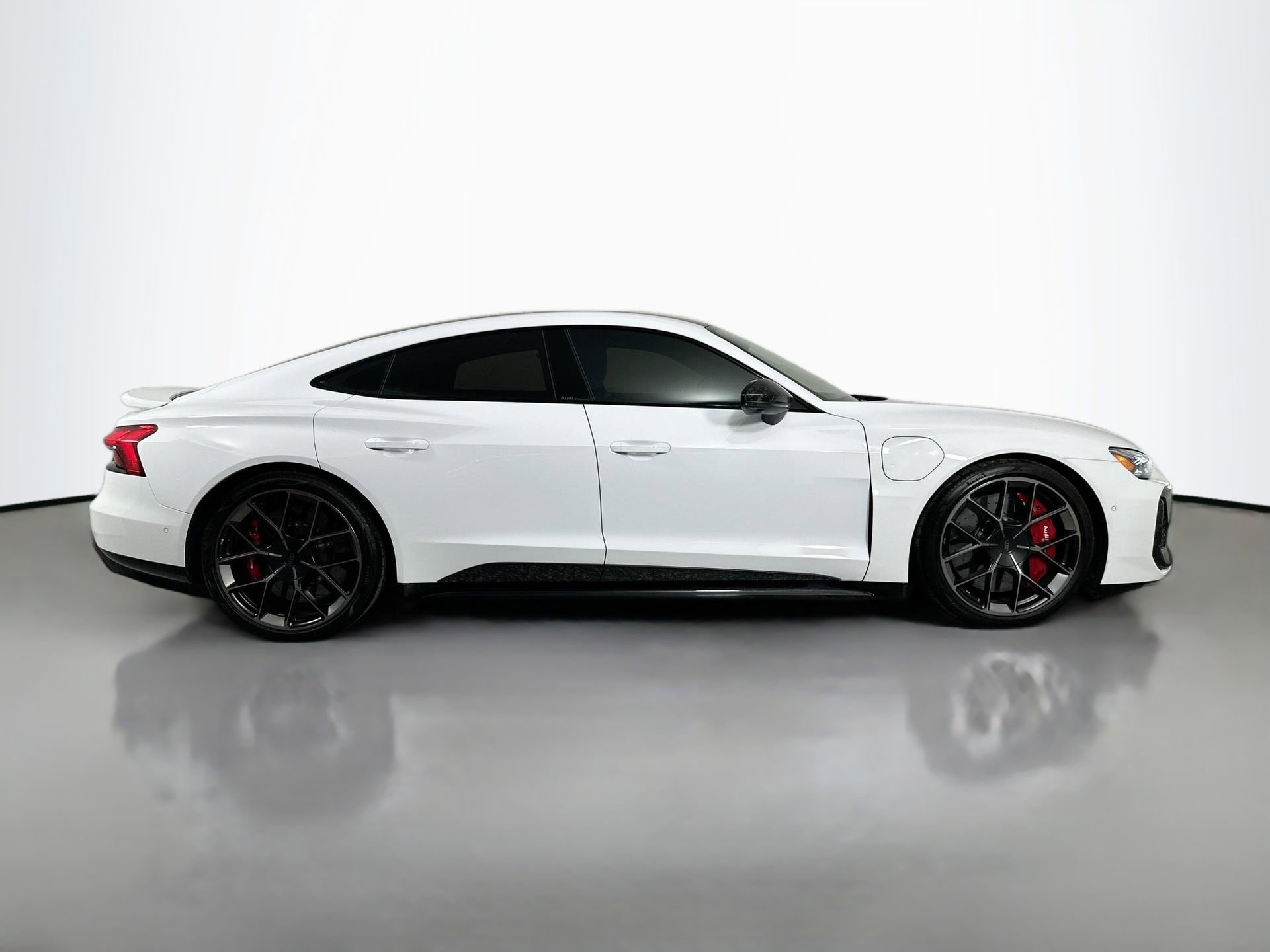 Used 2025 Audi RS e-tron GT performance w/ Dynamic Plus Package image 4