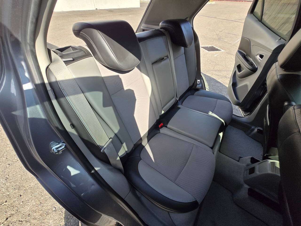 Used 2013 Buick Encore FWD image 29