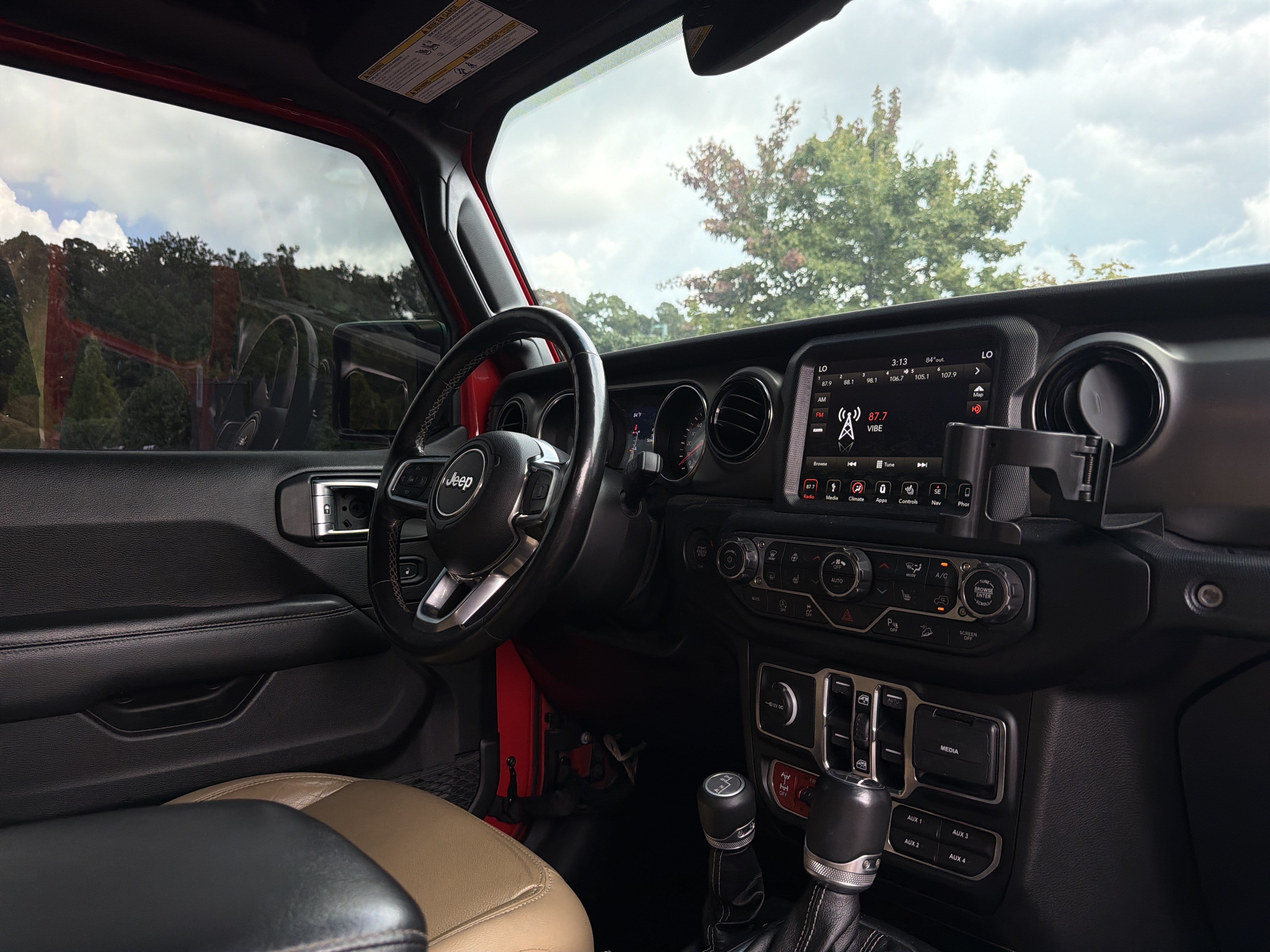 Used 2019 Jeep Wrangler Unlimited Rubicon AWD/4WD image 6