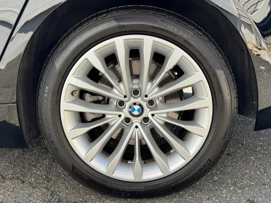 Used 2022 BMW 530i xDrive w/ Premium Package image 34