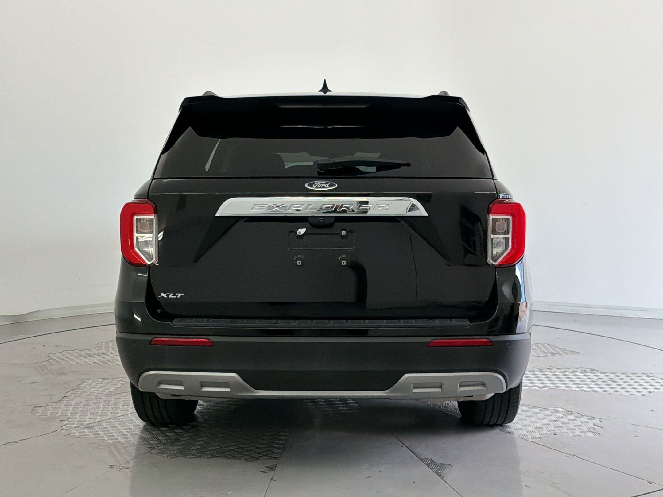 Used 2023 Ford Explorer XLT w/ Equipment Group 202A RWD image 10