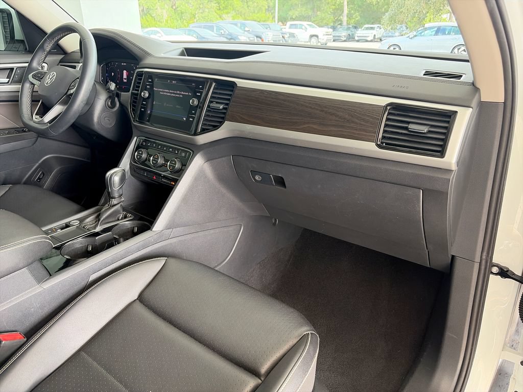 Certified 2023 Volkswagen Atlas SE w/ Black Wheel Package FWD image 29