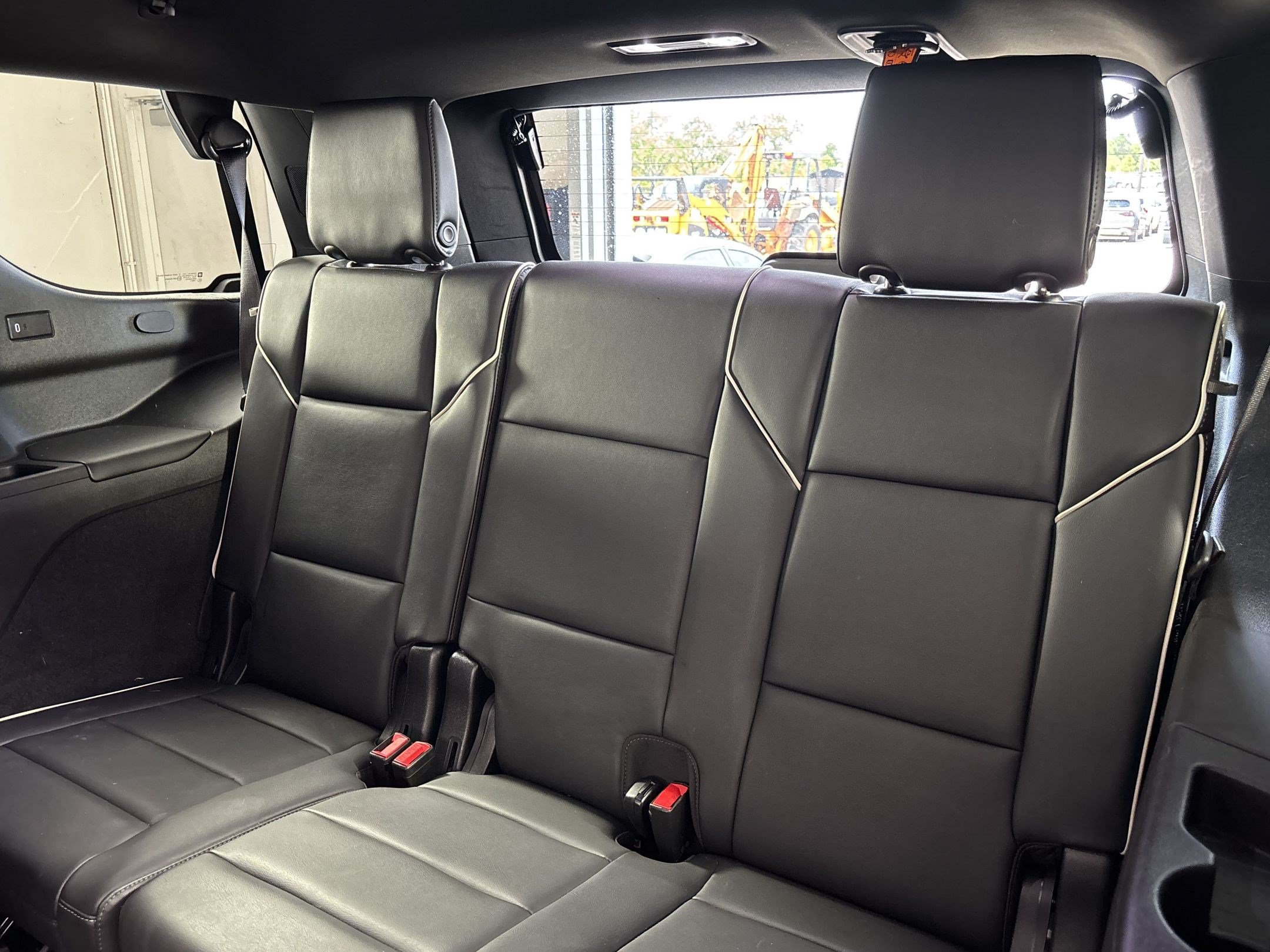 Used 2022 Cadillac Escalade Premium Luxury w/ Performance Package AWD/4WD image 32
