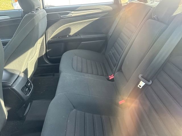 Used 2017 Ford Fusion SE w/ Fusion SE Technology Package image 8