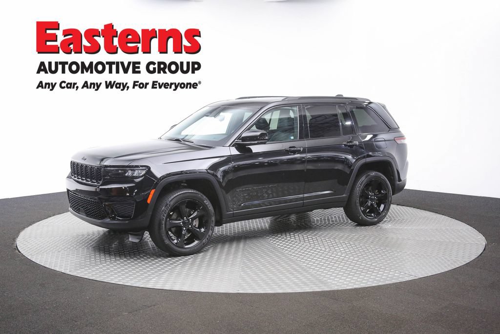 Used 2024 Jeep Grand Cherokee Altitude AWD/4WD image 58