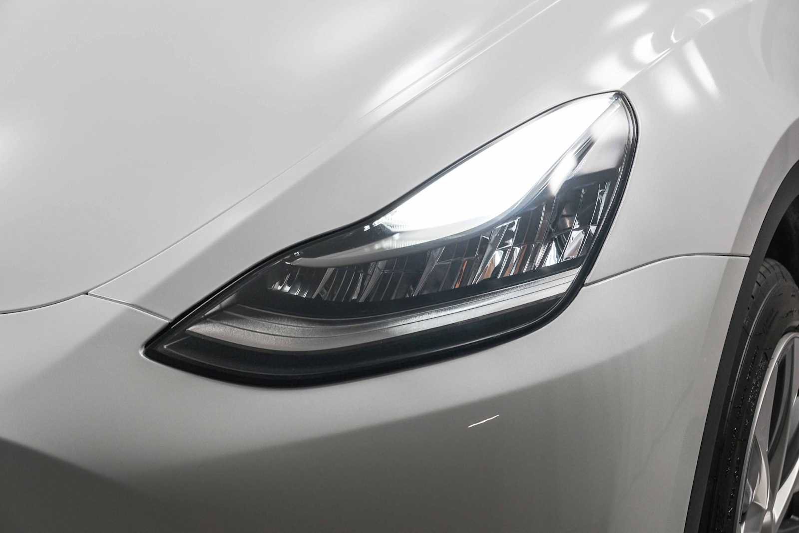 Used 2023 Tesla Model Y AWD image 12