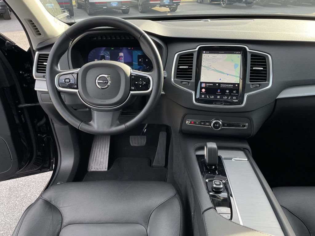 Used 2025 Volvo XC90 B5 Core AWD/4WD image 4