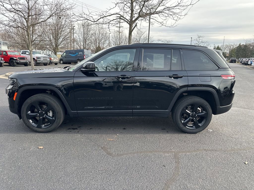 Used 2023 Jeep Grand Cherokee Altitude image 6