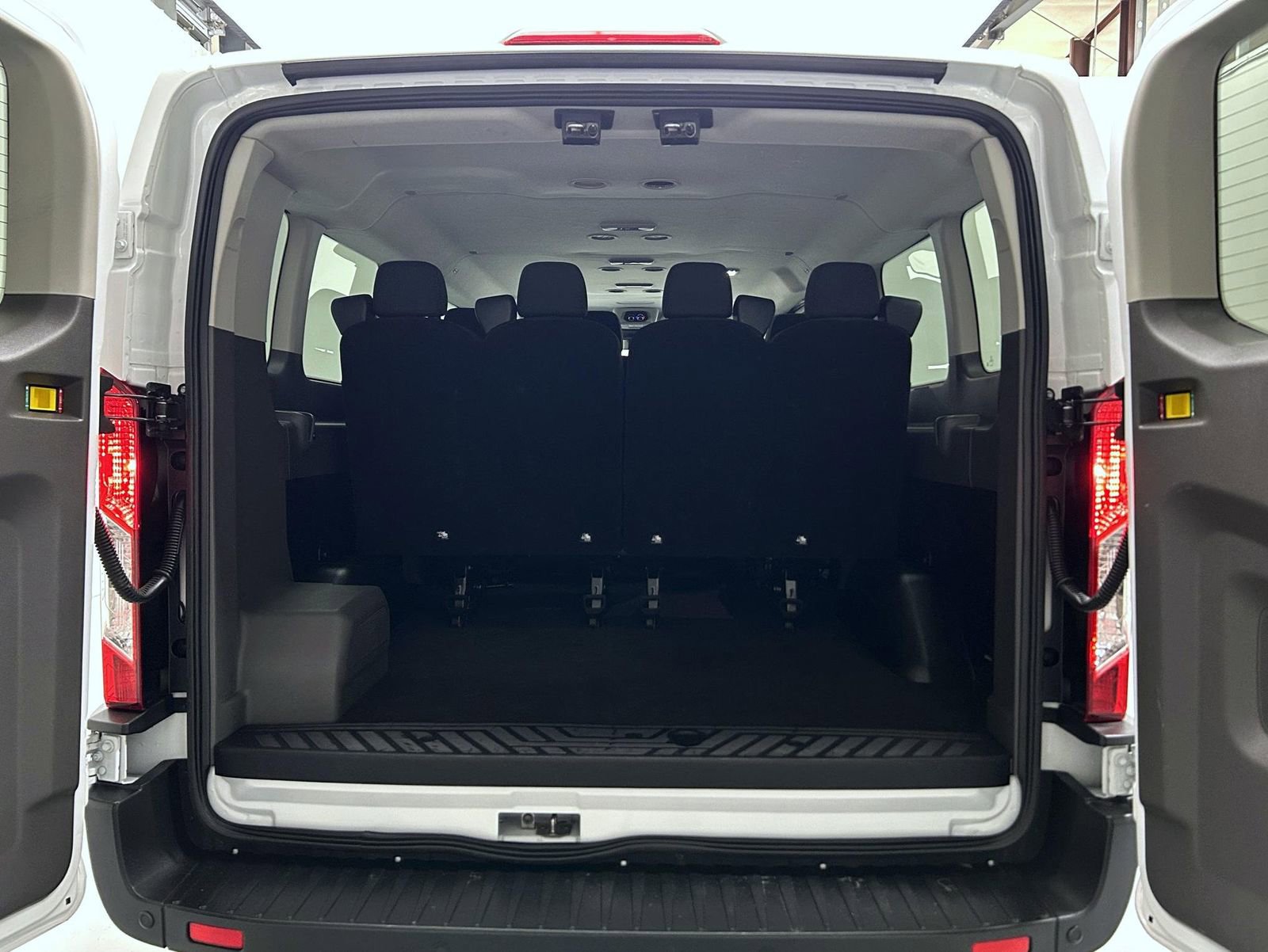 Used 2024 Ford Transit 350 XLT RWD image 20
