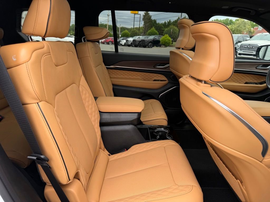 Used 2024 Jeep Grand Cherokee L Summit AWD/4WD image 37