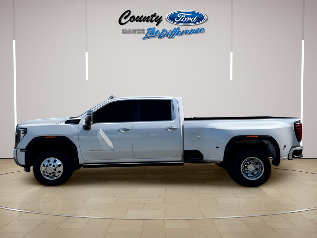Used 2024 GMC Sierra 3500 Denali Ultimate AWD/4WD image 3