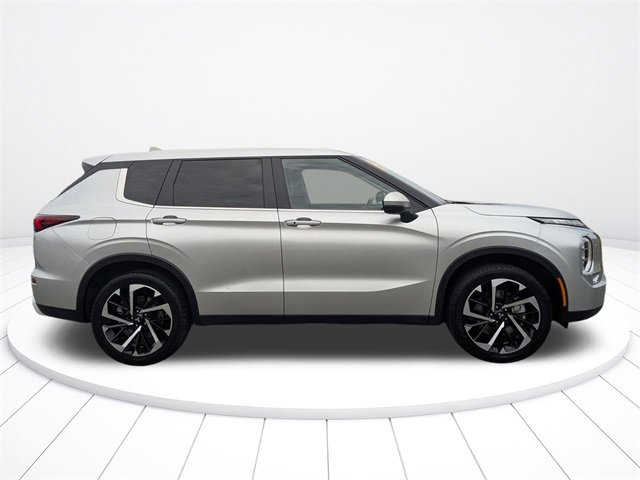 Used 2024 Mitsubishi Outlander SE image 11