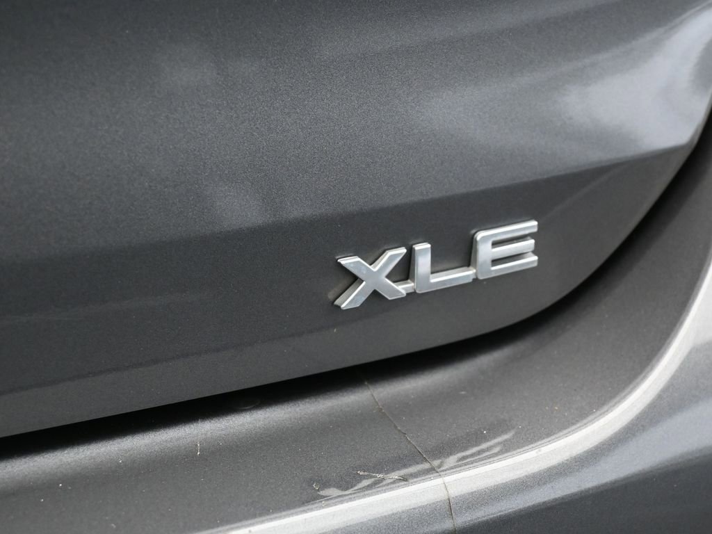 Used 2021 Toyota Highlander XLE FWD image 33
