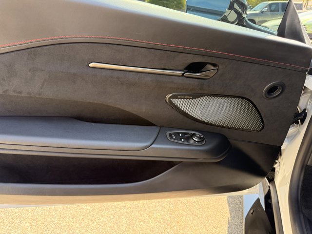 Used 2025 Aston Martin V8 Vantage Coupe RWD image 10