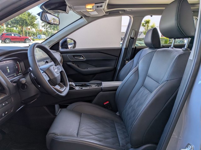 Used 2025 Nissan Rogue Platinum w/ Tech Package image 15