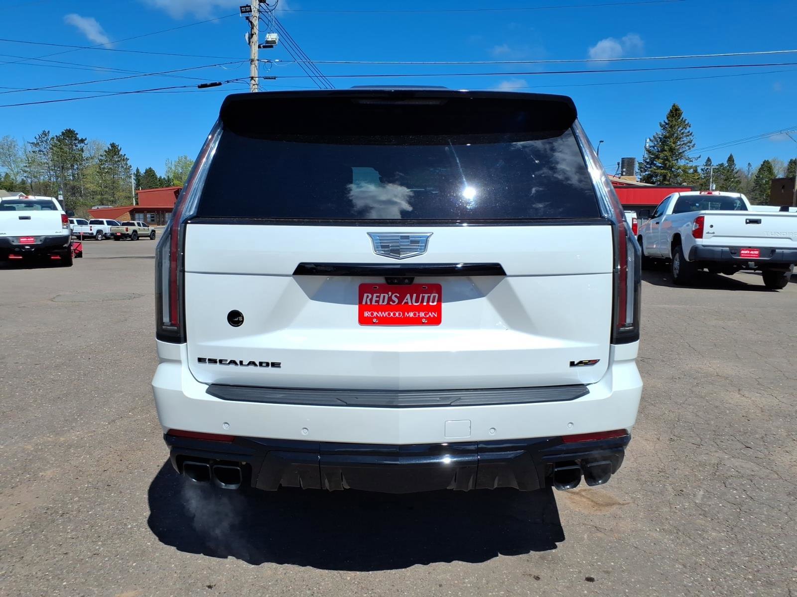 Used 2025 Cadillac Escalade V w/ LPO, ONYX Package AWD/4WD image 4